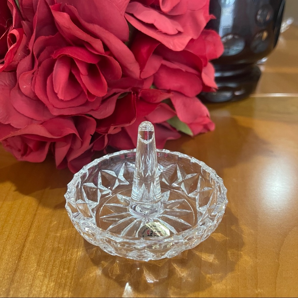 VINTAGE Ring Holder Hand Cut Lead Crystal with Original Sticker - Amazing Gift!